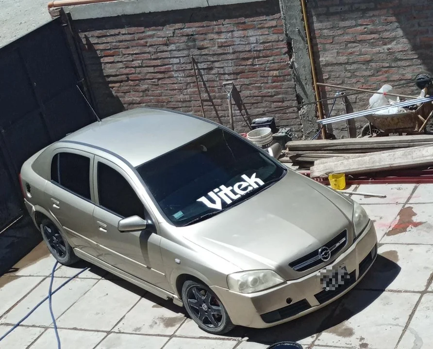 Robaron un vehículo en Esquel: apareció chocado y sin batería