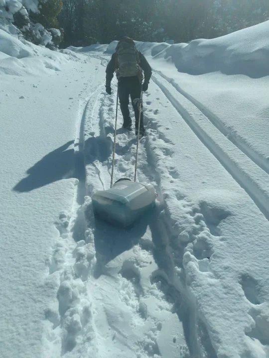Asistieron a vecinos de Alto Río Percy aislados por el temporal de nieve