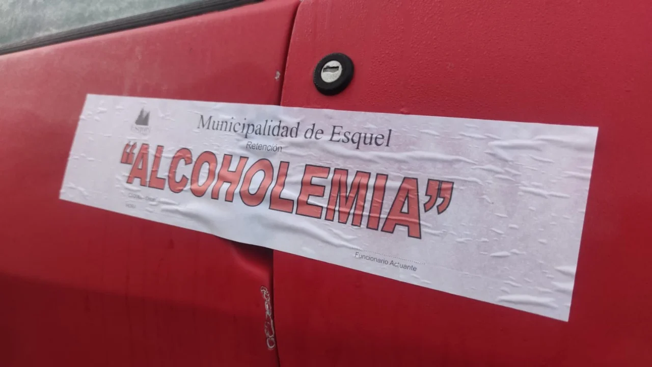 Controles de tránsito: un conductor huyó caminando y otro atropelló a un inspector