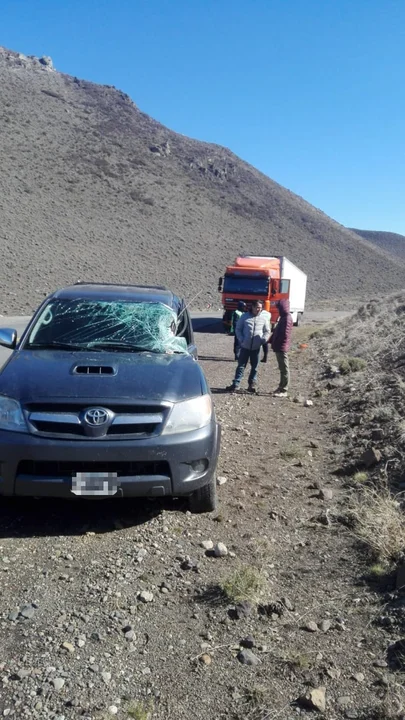 Ruta 40: choque entre un camión y una camioneta