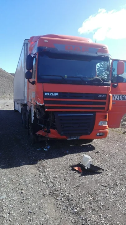 Ruta 40: choque entre un camión y una camioneta