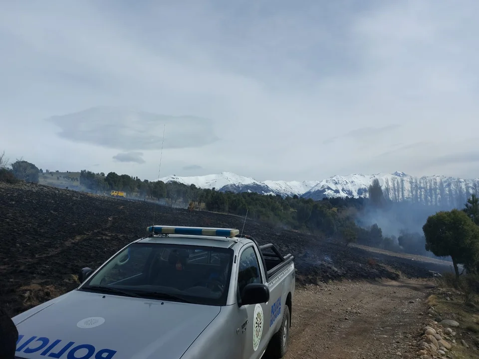 Lograron sofocar otro incendio en el camino al Parque Nacional Los Alerces