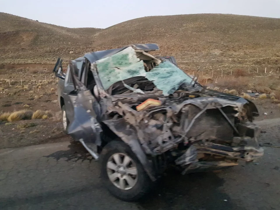 Impactante choque en Ruta 40 entre una camioneta y un camión