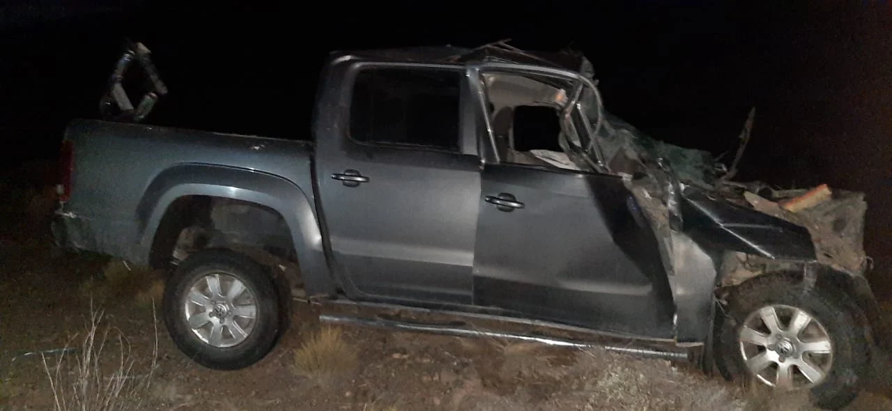 Impactante choque en Ruta 40 entre una camioneta y un camión