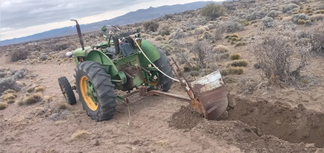 Encontraron restos óseos mientras realizaban un canal de riego