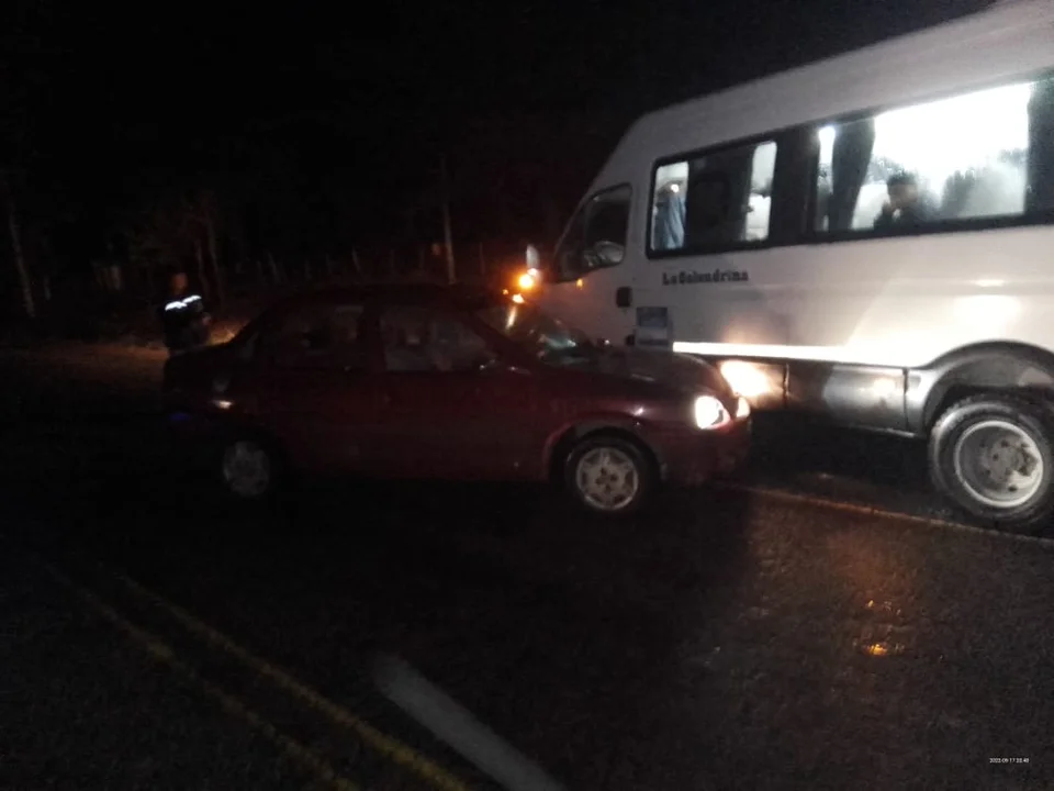 Chocó a un transporte con pasajeros y se negó a hacerse el test de alcoholemia