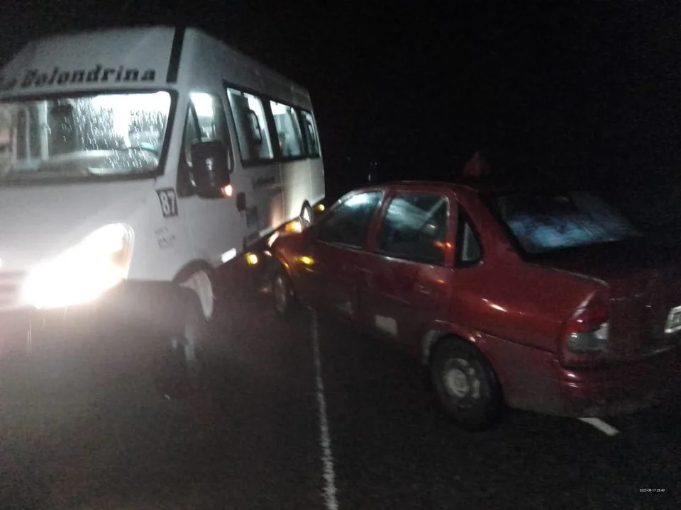 Chocó a un transporte con pasajeros y se negó a hacerse el test de alcoholemia