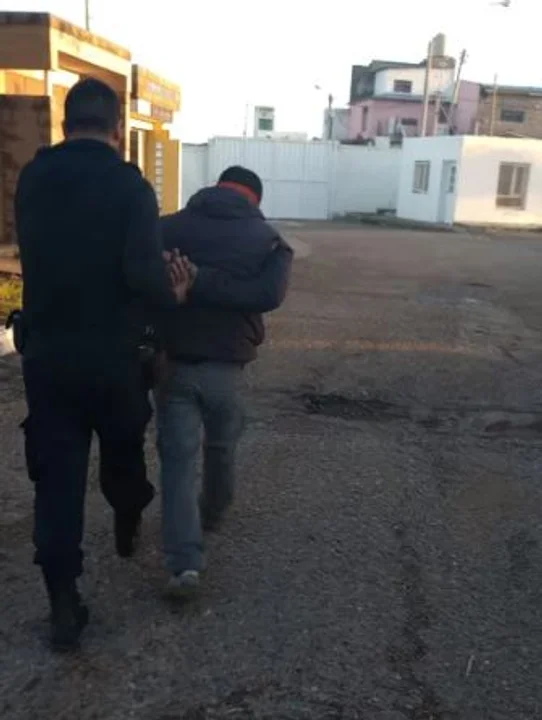 Detuvieron a un hombre cuando intentaba robar una placa de bronce de un Cementerio