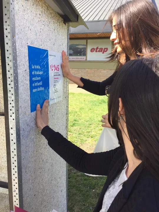Difunden en Esquel la línea 145 para denuncias de trata de personas