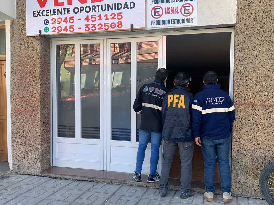 Policía Federal realizó un allanamiento en pleno centro de Esquel