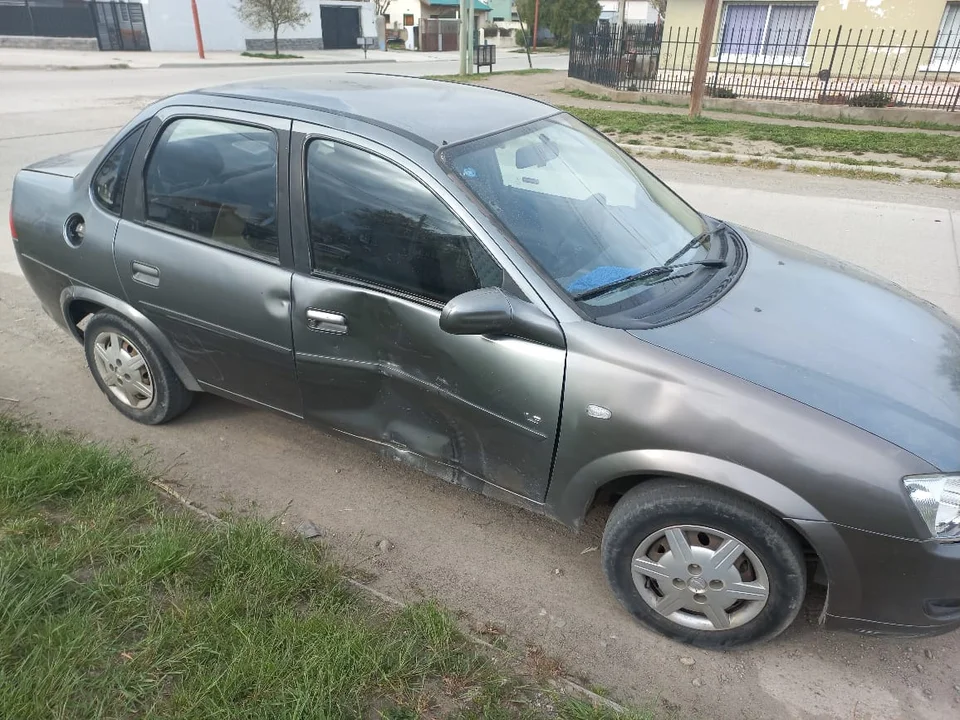 Motociclista resultó con lesiones graves tras chocar con un auto