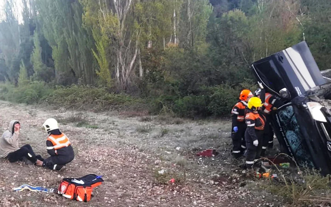 Un hombre hospitalizado por un vuelco cerca de El Pedregoso