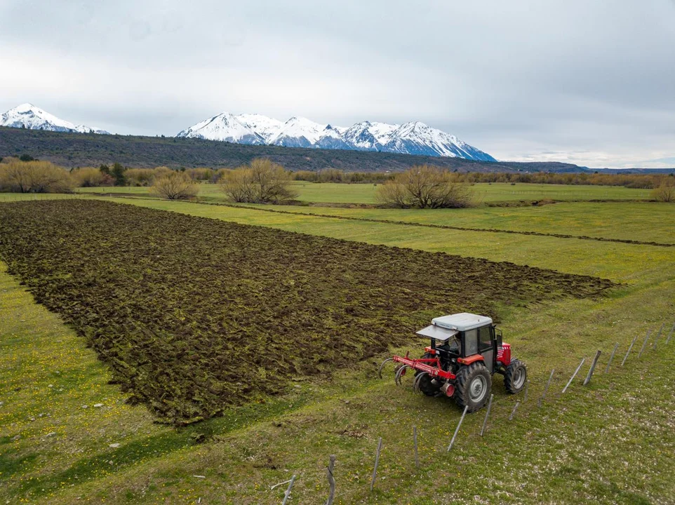Cholila comenzó una prueba piloto para sembrar cebada