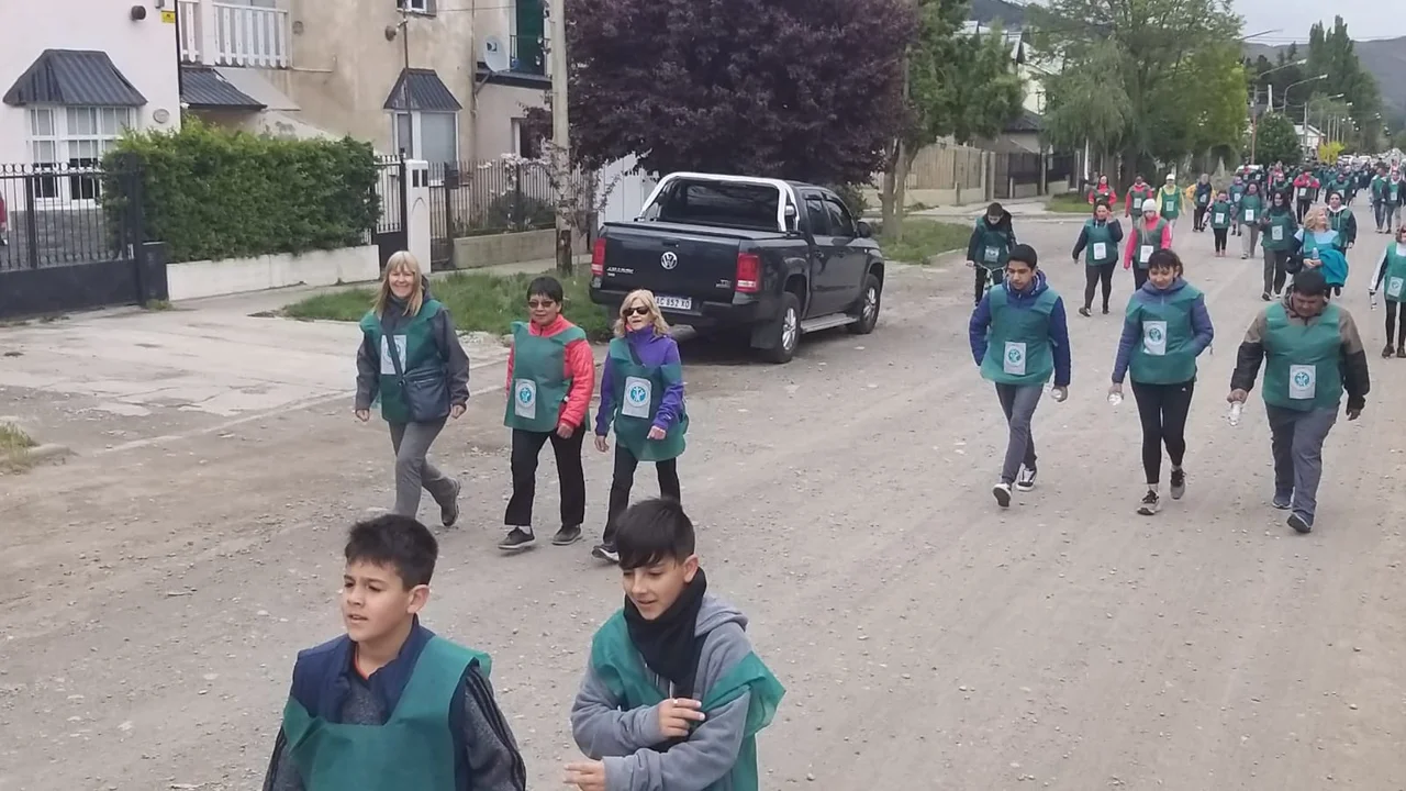 Gran participación en la Caminata Solidaria a beneficio de la Cooperadora del Hospital