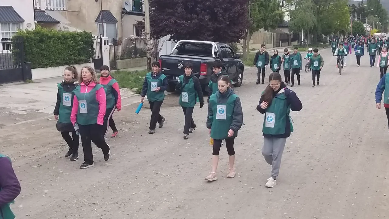 Gran participación en la Caminata Solidaria a beneficio de la Cooperadora del Hospital