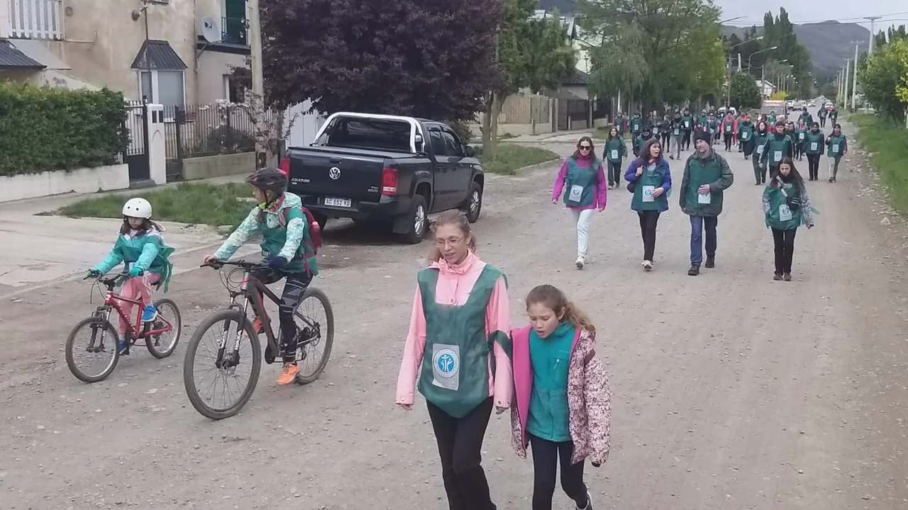Gran participación en la Caminata Solidaria a beneficio de la Cooperadora del Hospital