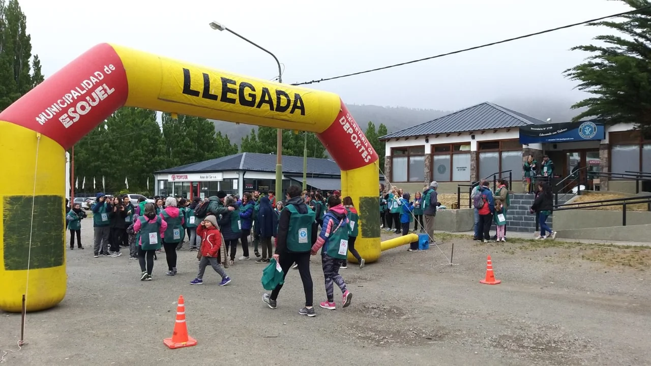 Gran participación en la Caminata Solidaria a beneficio de la Cooperadora del Hospital