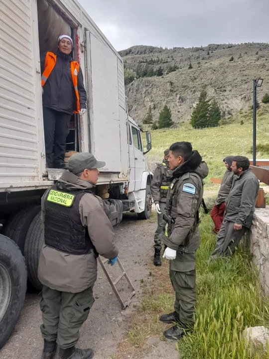Detuvieron un camión que transportaba alimentos en mal estado y sin la cadena de frío