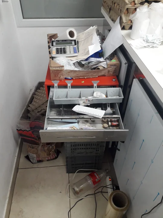 Robaron en una verdulería y fueron sorprendidos por la policía