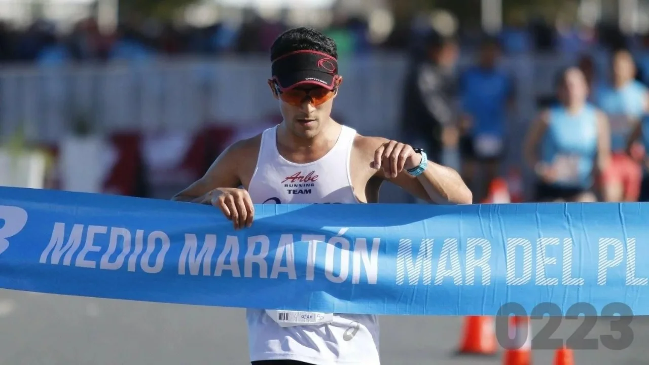 Joaquín Arbe ganó el Medio Maratón de Mar del Plata