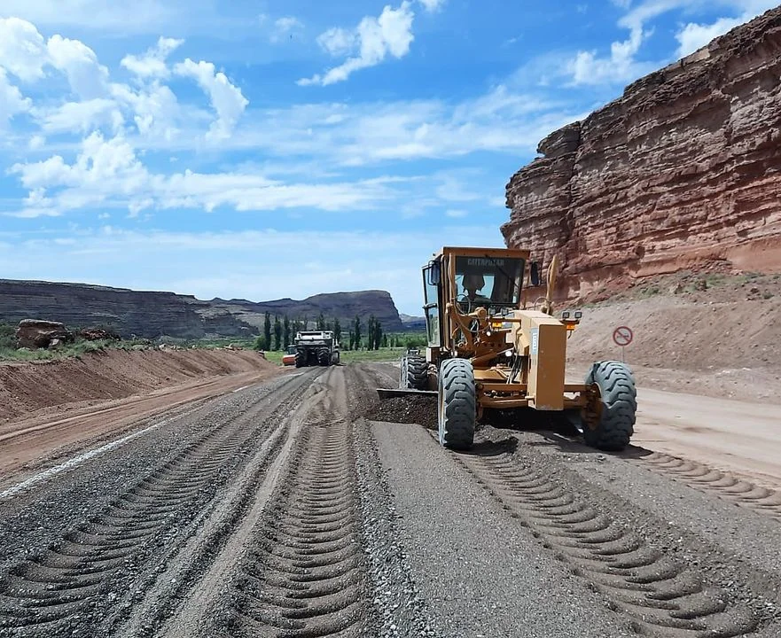 ¿Cómo avanza la obra de repavimentación entre Los Altares y Tecka?