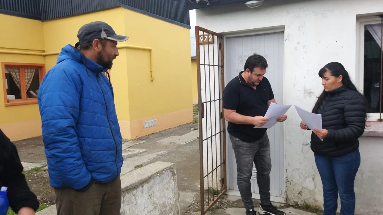 Agua, transporte y camino: El reclamo de los padres de la escuela de Río Percy