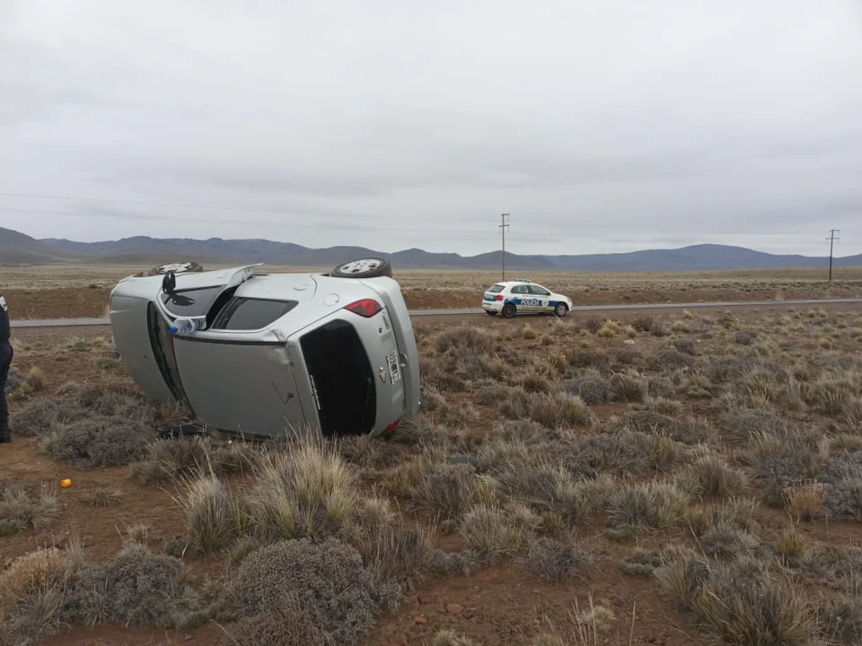 Una mujer volcó cerca de Tecka cuando viajaba a Esquel