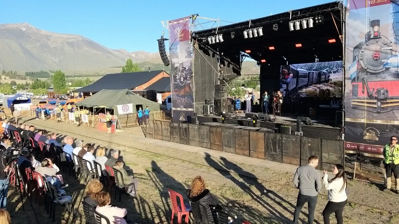 Con la presentación de Los Palmeras, La Trochita celebra su centenario