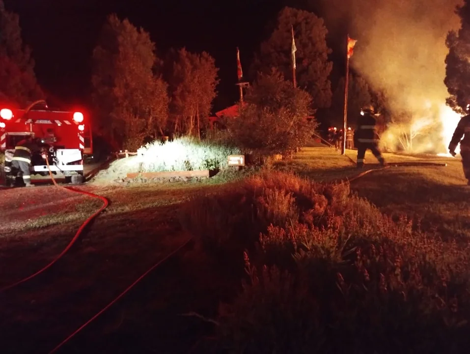 El incendio de un galpón en Trevelin dejó importantes pérdidas materiales