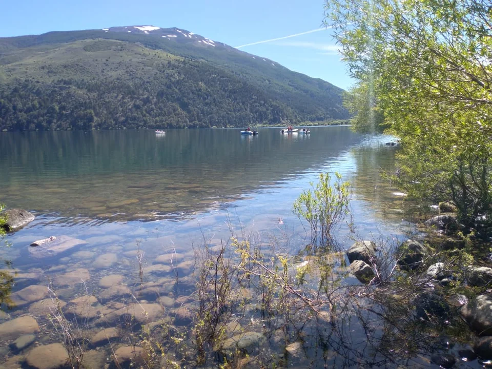 Lago Rosario: sigue la búsqueda con el robot y se incorporaron varias lanchas