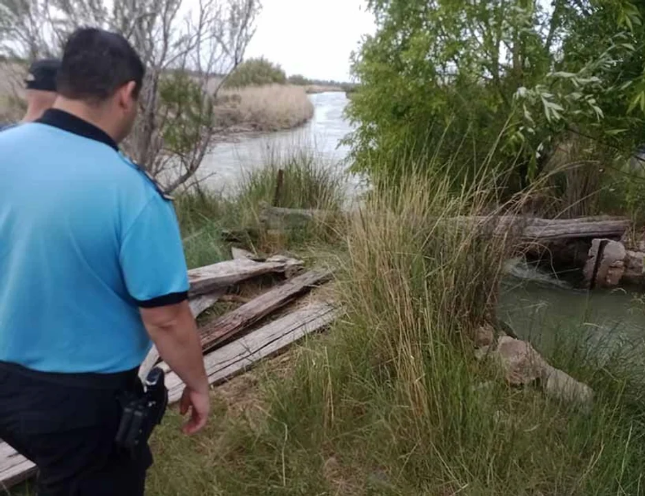 Murió un policía que cayó a un canal de riego