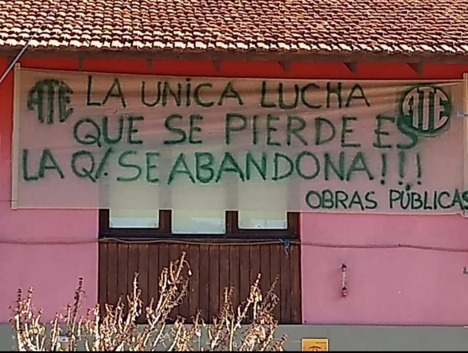 Ocupan las oficinas de Obras Públicas en rechazo a la designación del nuevo director