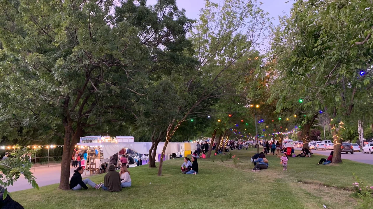 Ya se puede disfrutar del Paseo y la Feria Navideña en Esquel