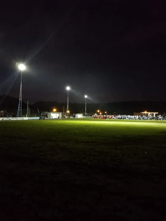Una jornada histórica: Belgrano de Cholila estrenó la iluminación de su cancha