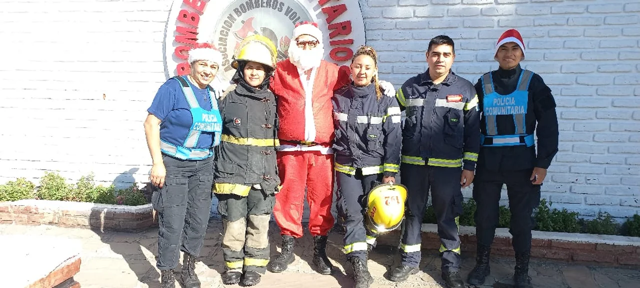 Papá Noel visitó el Hospital y luego llegó a la Plaza San Martín con sorpresas 