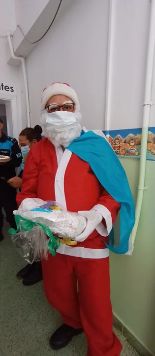 Papá Noel visitó el Hospital y luego llegó a la Plaza San Martín con sorpresas 