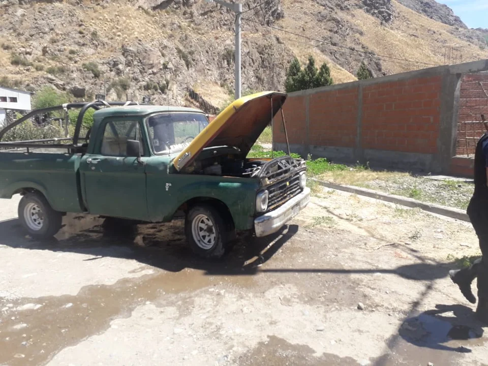 Una camioneta resultó con daños por un principio de incendio