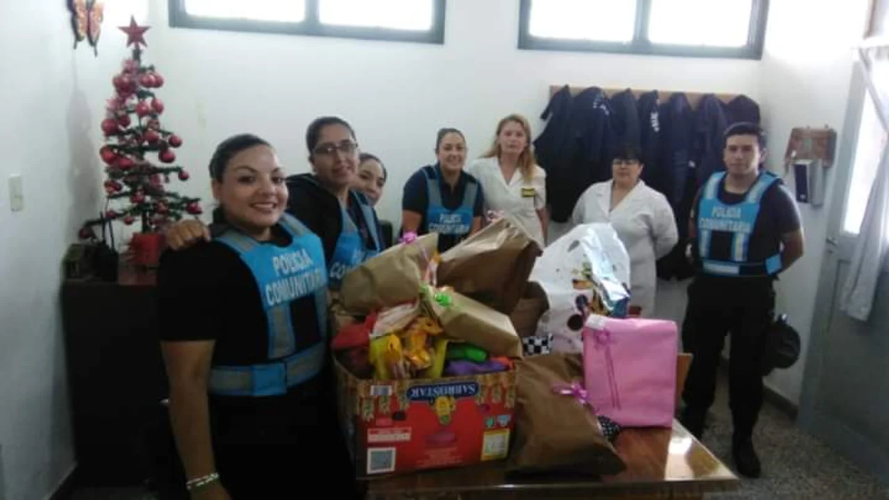 Día de Reyes: La Policía Comunitaria entregó presentes a niños de Esquel