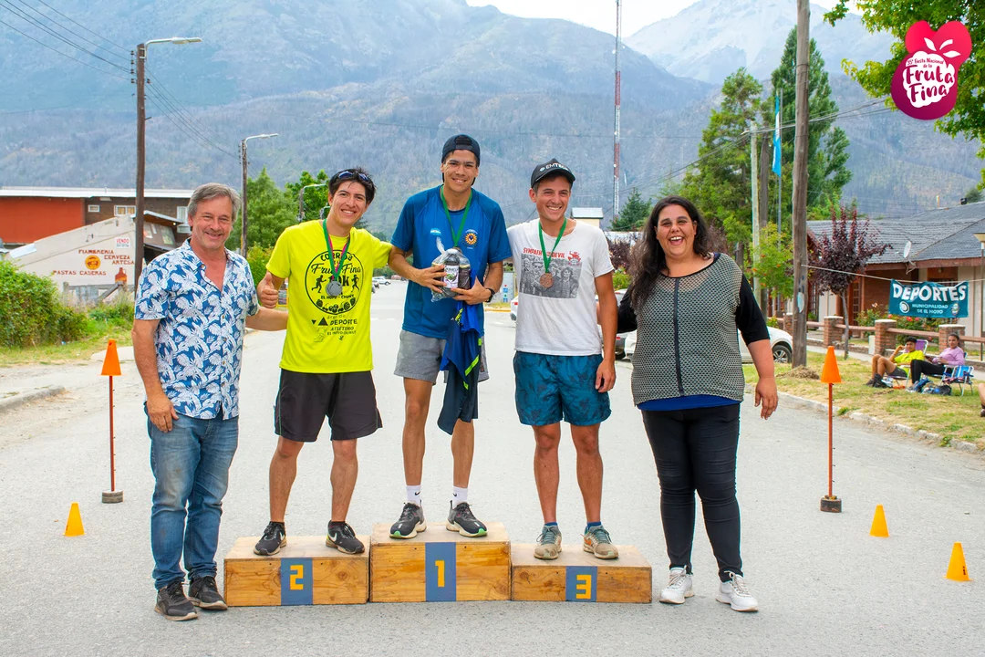 Más de cien atletas participaron de la 10° edición de la Carrera de la Fruta Fina