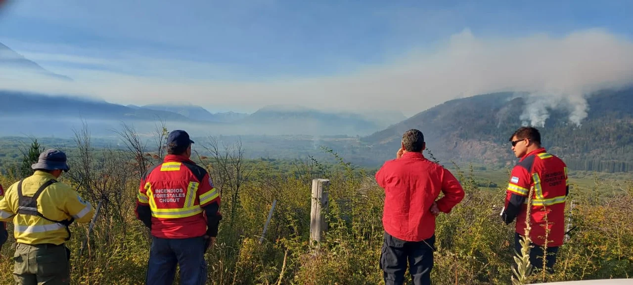 El fuego consumió una vivienda en el incendio del Cerro Currumahuida