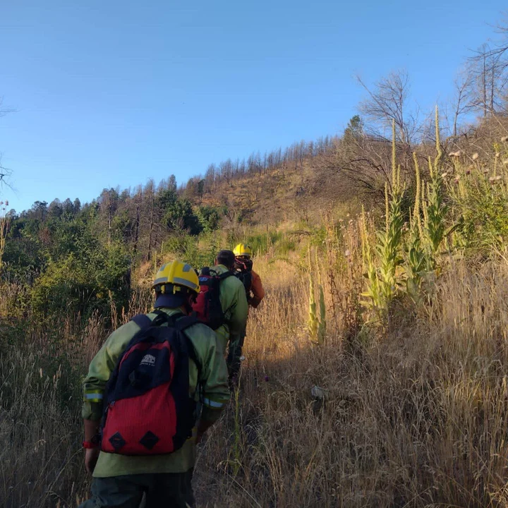 Salieron a caminar y se perdieron: Los encontraron deshidratados y cansados