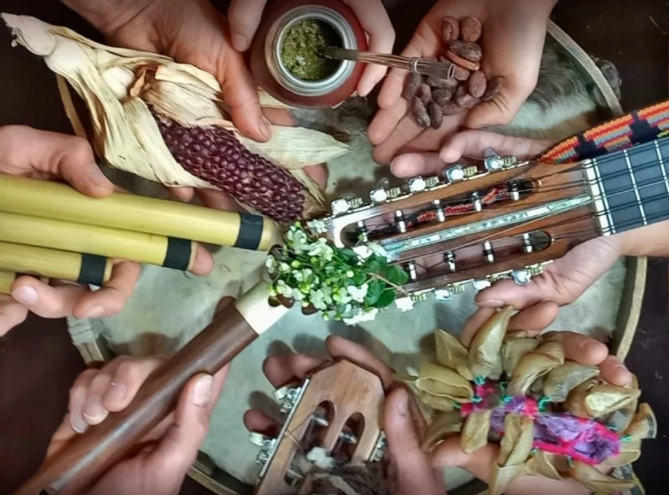 Se presenta el espectáculo de música itinerante "Latinoamérica" en el Melipal