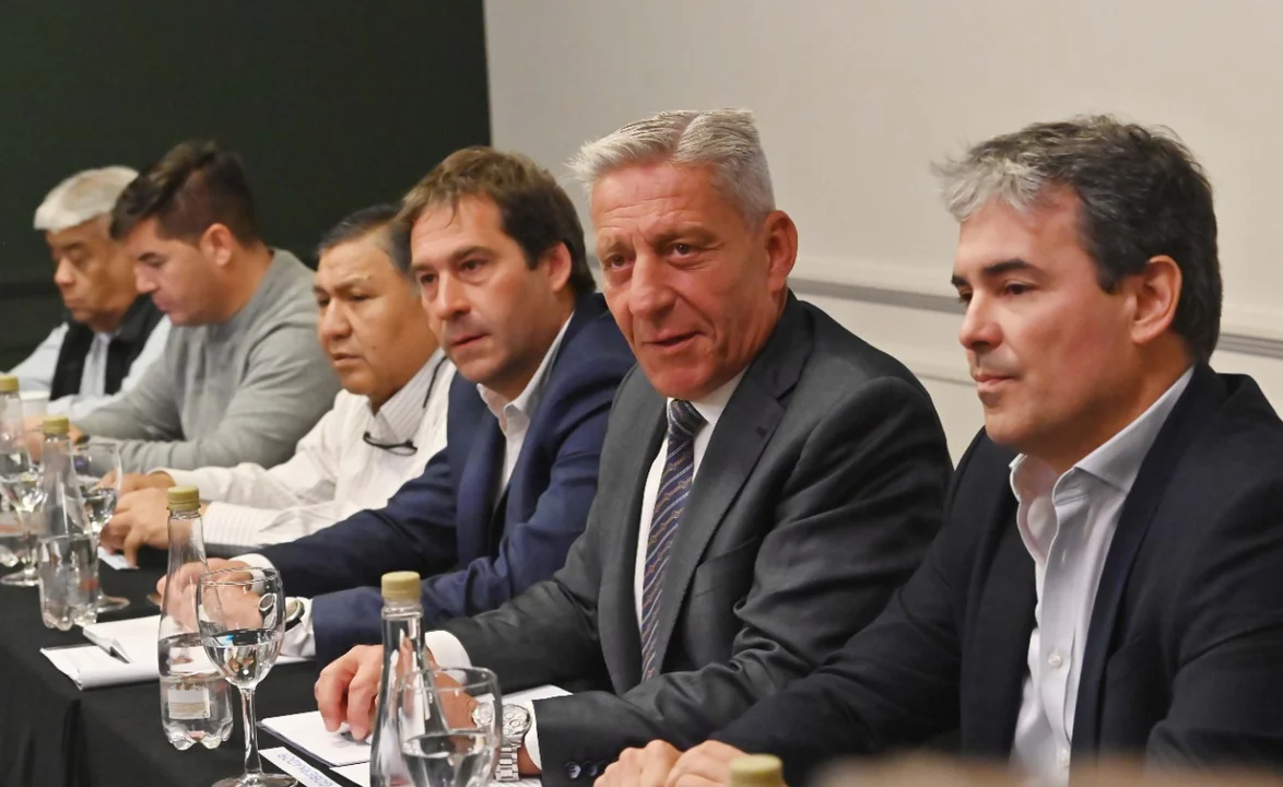 Arcioni se comprometió en sostener la actividad de la Cuenca del Golfo San Jorge