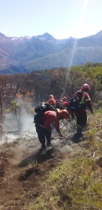Con un gran despliegue de brigadistas, controlaron el incendio en Paso Ancho