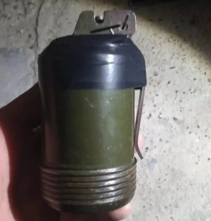 Encontró una granada tirada en la calle de una ciudad de Chubut