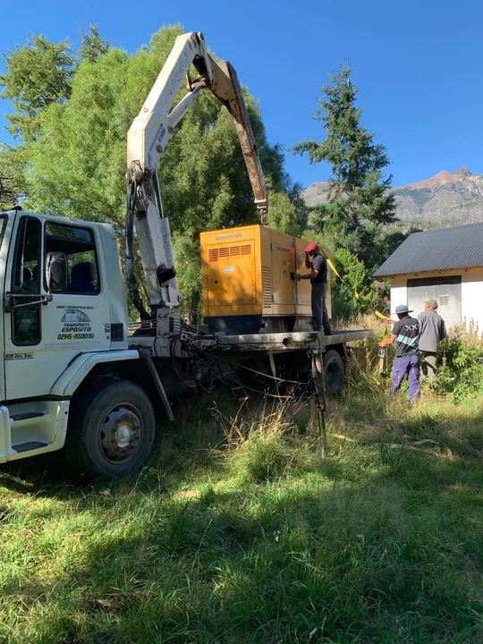 Con el aporte de dos generadores se reestableció el servicio eléctrico en la Villa Futalaufquen