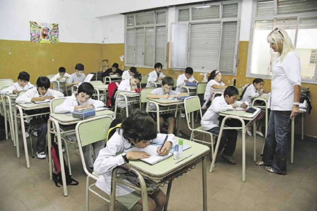 El Gobierno Provincial convocó a docentes a una mesa paritaria salarial