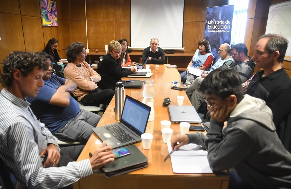 Cuatro gremios docentes firmaron el acuerdo salarial con Provincia