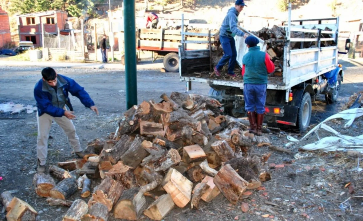 Plan Calor: El municipio de Esquel invita a proveedores de leña a presentar presupuesto