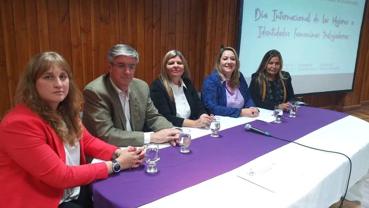 El municipio reconoció a mujeres de Esquel por su labor y aporte a la comunidad